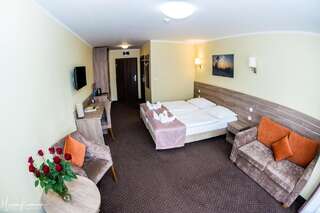 Отель Hotel Na Skarpie Шклярска-Поремба Twin room with Sofa for 2 people-1