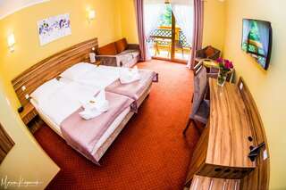 Отель Hotel Na Skarpie Шклярска-Поремба Twin room with Sofa for 2 people-3